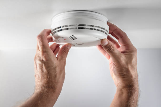 Smoke-Detector-Installations